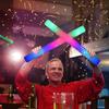 100 шт. светодиодных светящихся палочек оптом, красочные RGB светящиеся пенопластовые палочки, темный свет для Рождества, дня рождения, свадьбы, вечеринки, принадлежностей
