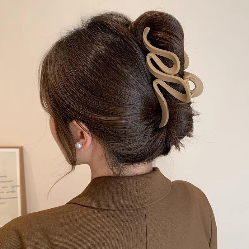 Большая женская шпилька высокого класса: Новая модель Shark Clip 2025 года на осень/зиму