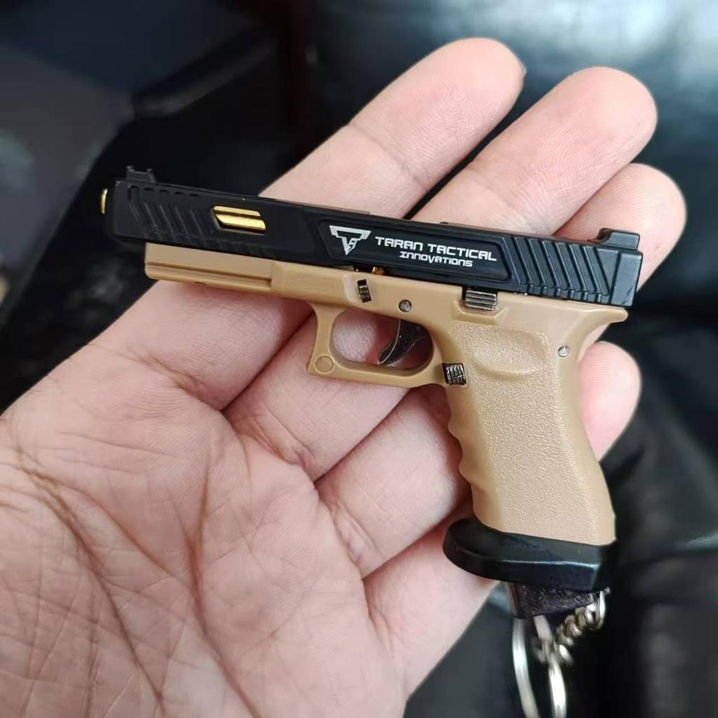 Mini 1:3 Alloy TTI G34 Pistol Model Keychain Detachable Fake Gun Collection Bag Pendants Fidget Toy Party Gift for Adult Boy