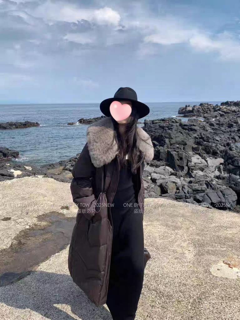 Yu Yan, put on a new removable fox fur collar drawstring, waist and thin long down jacket.