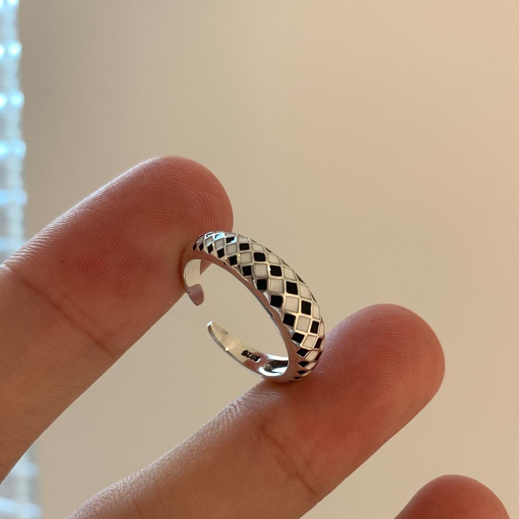 S925 Sterling Silver Checkerboard Ring Female Niche Design Light Luxury Fashion Personality New High -Level Sense