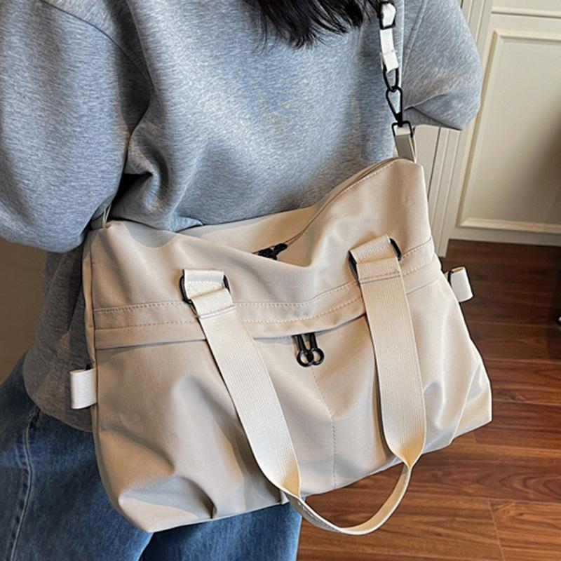 Спортивная сумка большой вместимости для отдыха 2025 новая корейская версия модная в иностранном стиле сумка через плечо простая дорожная сумка-мессенджер