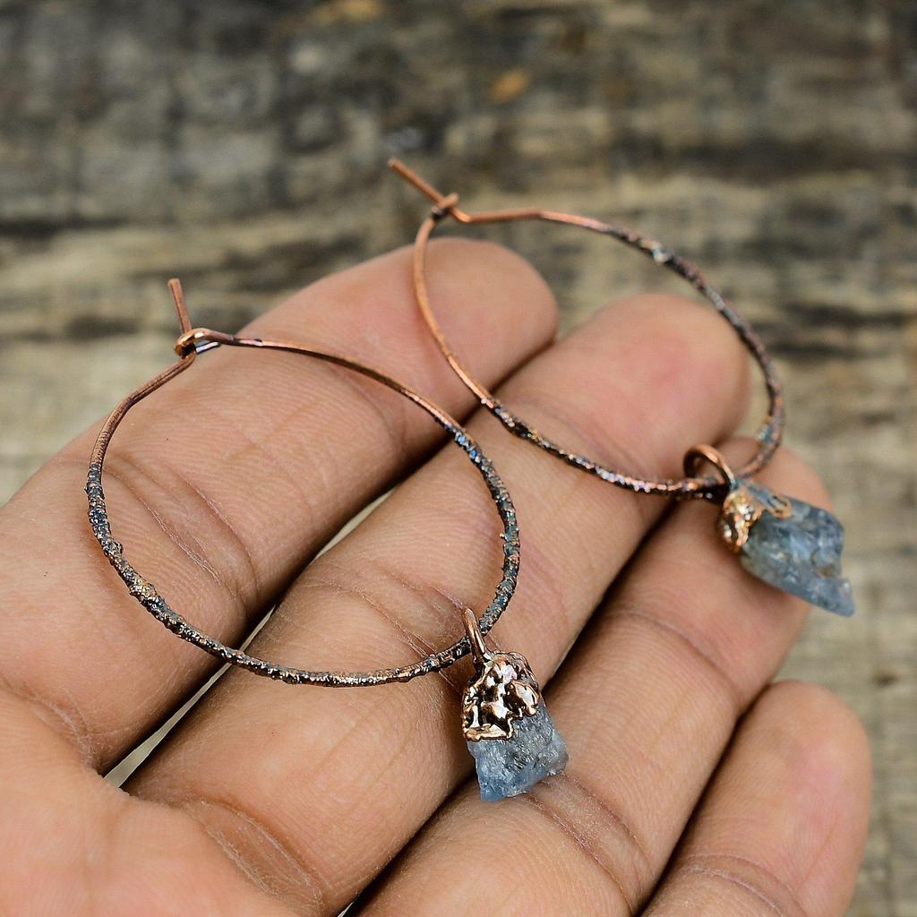 Грубые серьги с неоновым апатитом, медные гальванические серьги, драгоценный камень, ювелирные изделия ручной работы, антикварные серьги, медные гальванические украшения, подарок для мамы