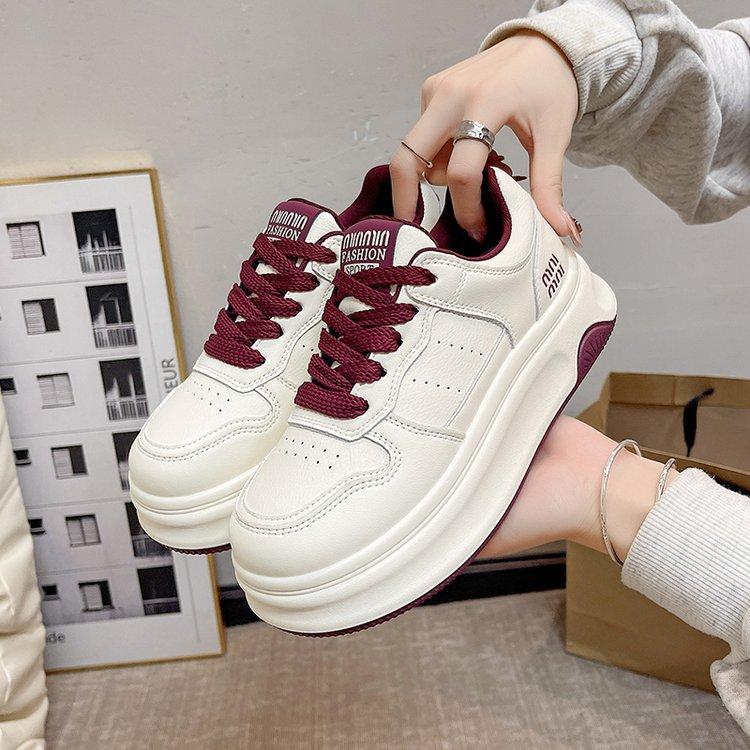 Женские белые туфли на платформе 2024 осень новые корейская версия модные универсальные увеличивающие рост мягкая подошва дышащие спортивные повседневные туфли