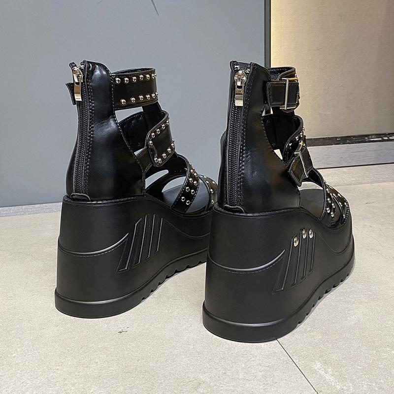 Модные 10-сантиметровые сандалии-клинья гладиаторы женские новые летние с открытым носком полые водонепроницаемые на платформе с заклепками увеличивающие рост римские сандалии панк-ботинки