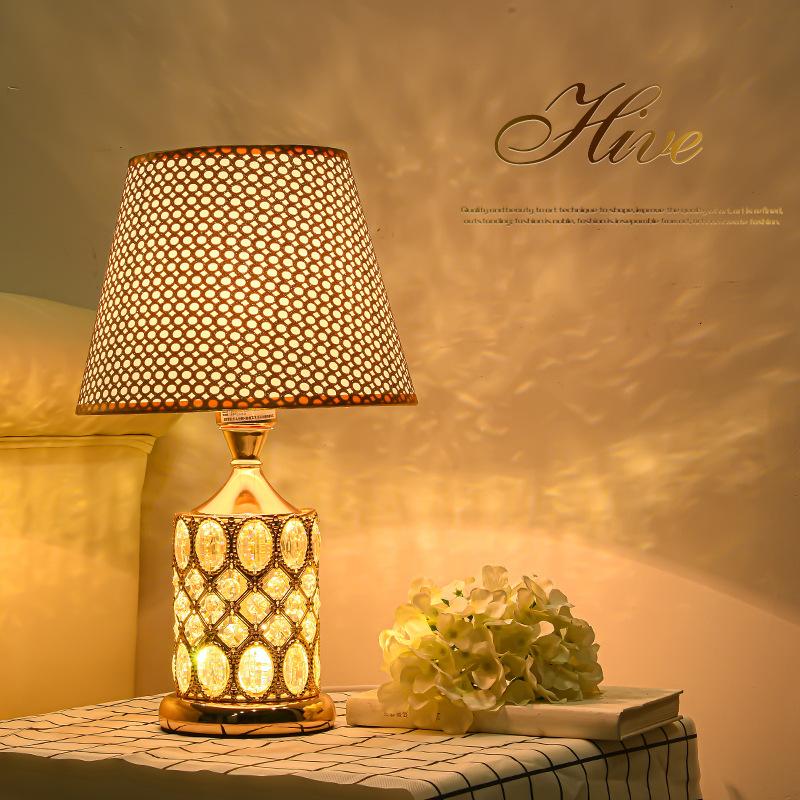 European Luxury Crystal Table Lamp Warm Romantic Ins Bedroom Nightstand Lamp Simple and Fashionable Decoration Night Light