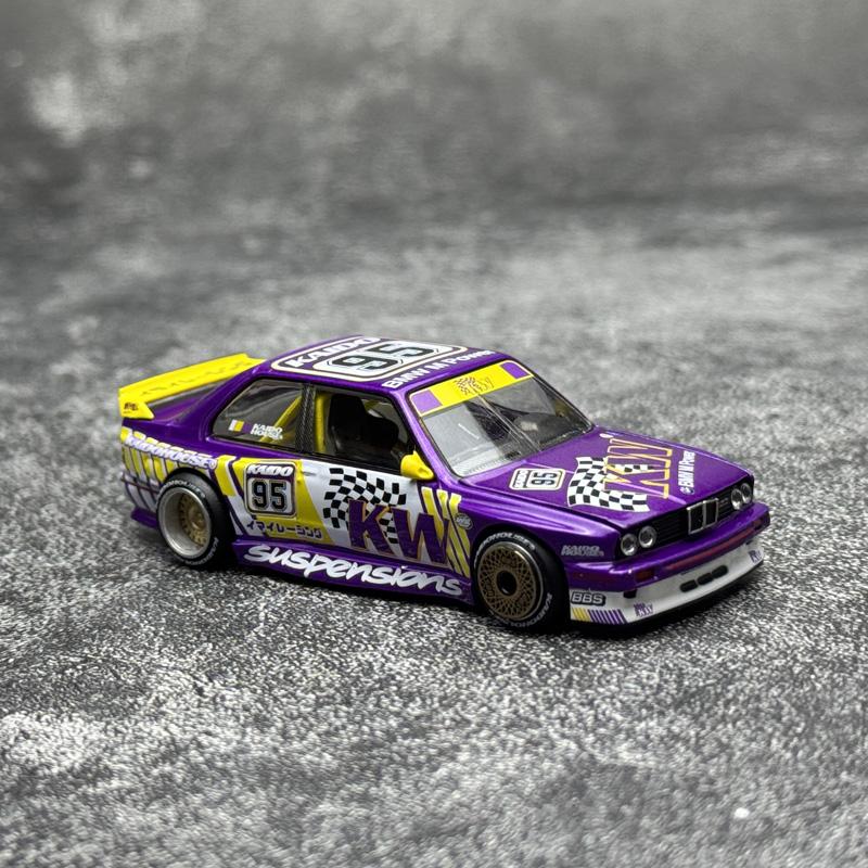 Kaido house 1:64 R8 M3 Kaido KW V1 95 Alloy Full-Opening Aolly car model Metal static display festive gift collection