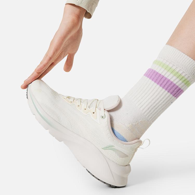 Li Ning YunQue Удобная и дышащая амортизация, износостойкие низкие повседневные кроссовки для бега женские белые ARSU064-2