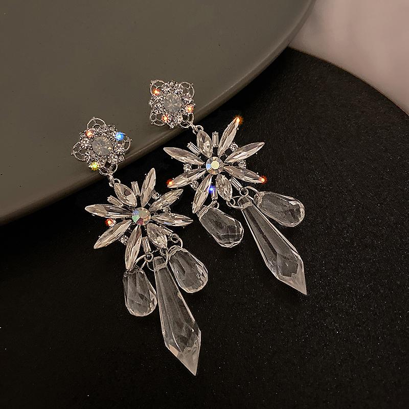 Серьги с вырезами для женщин 2024 Темпераментная бахрома Преувеличенные серьги-капли Длинные Личность Свадебный циркон Подарок для девушки