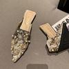 Новая женская обувь Роскошные шлепанцы Красивые заклепки со стразами Повседневные сандалии Модные для девочек Туфли-слипоны с острым носом