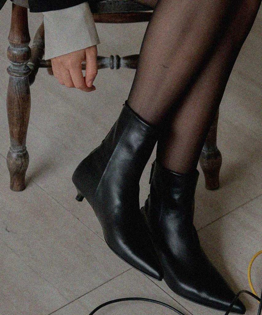 Sleek Diana Ankle Boots (Black)