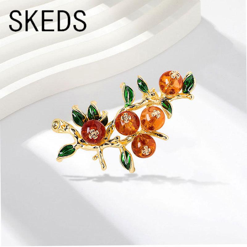SKEDS Creative Classic Enamel Berry Persimmon Badges Pins For Women Lady Elegant Vintage Drip Oil Brooches Coat Suit Buckle Pin