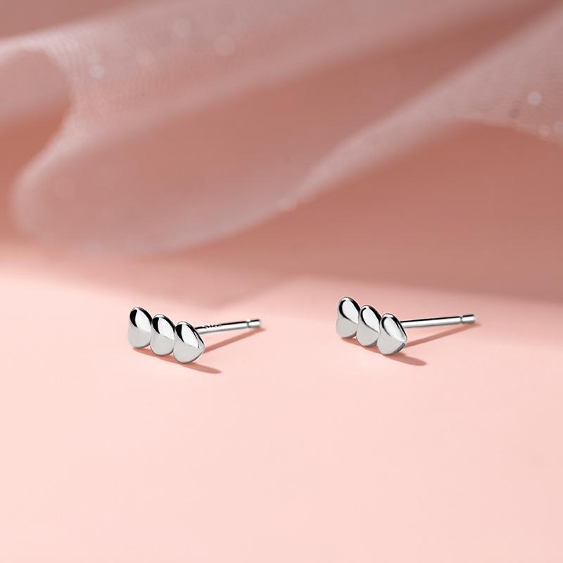 Love Stud Earrings Women's Fashion Simple Temperament Heart-to-heart Earrings Niche Design Earrings