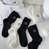 Белые носки женские средней длины, модные универсальные хлопковые носки, дышащие, спортивные, с изображением смайлика, мужские