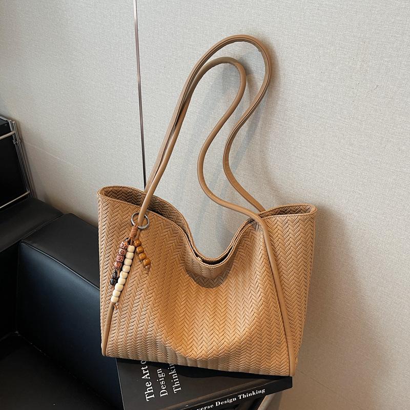 Плетеная сумка большой вместимости женская осенняя новая ретро универсальная сумка на плечо сумка-тоут для通勤