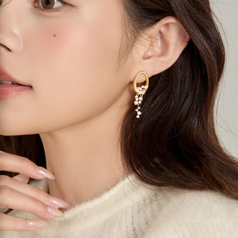 Серебряные Серьги-Гвоздики с Овальной Кисточкой и Блестящими Стразами - Высококачественная Мода и Универсальные Украшения