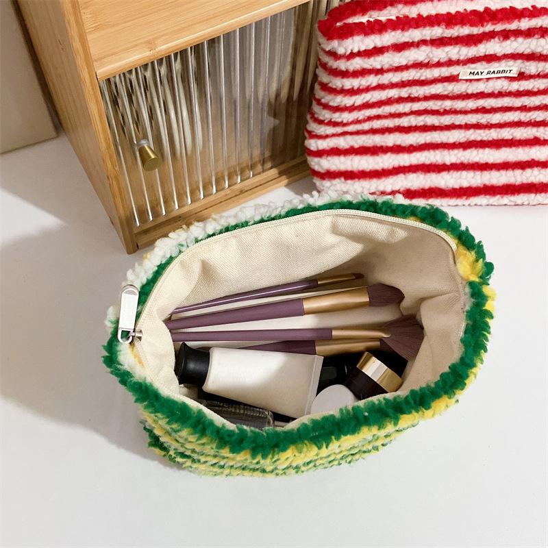 Новый красочный полосатый плюшевый клатч, косметичка для макияжа, портативная косметичка, сумка для туалетных принадлежностей, дорожный органайзер для макияжа на открытом воздухе