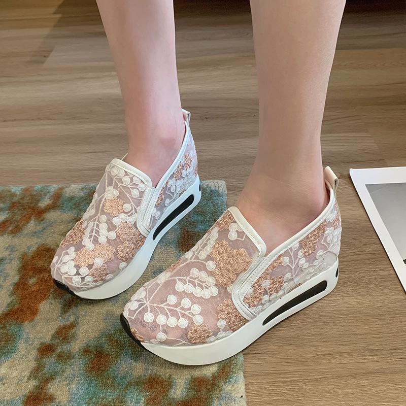 New Women's Sneakers Floral Embroidery Mesh Sneakers for Women Slip On Casual Comfy Heeled Shoes Woman