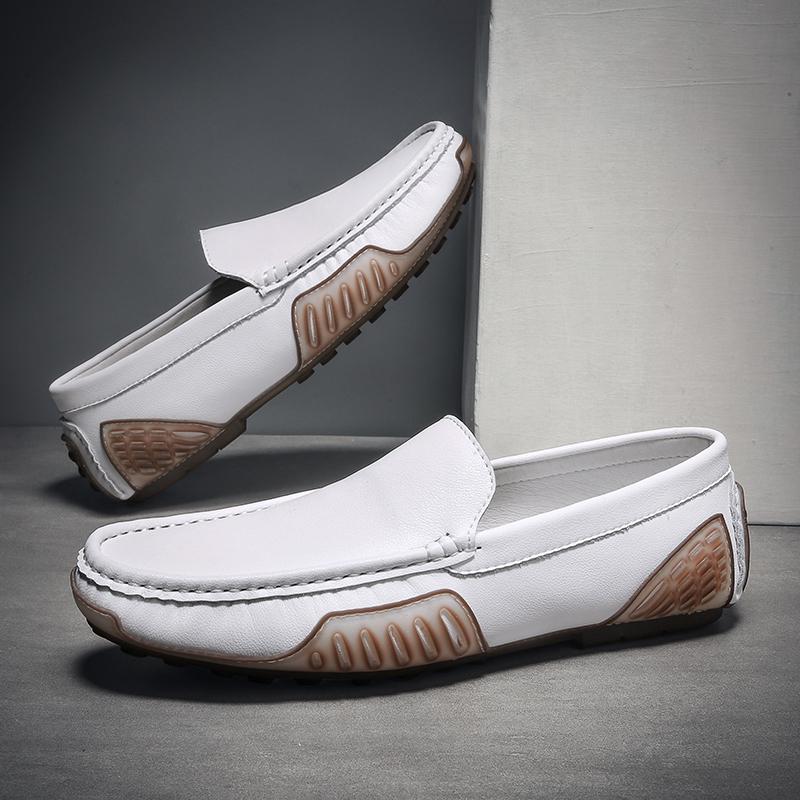 Летние новейшие мужские мокасины, удобные повседневные туфли из натуральной кожи на плоской подошве, мужские дышащие мягкие туфли для вождения, мокасины 2022 года