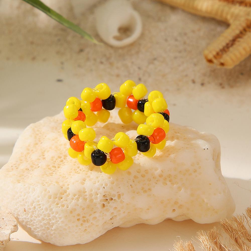 European and American dopamine colored millet bead ring set, flower ins fresh hand-woven small flower ring