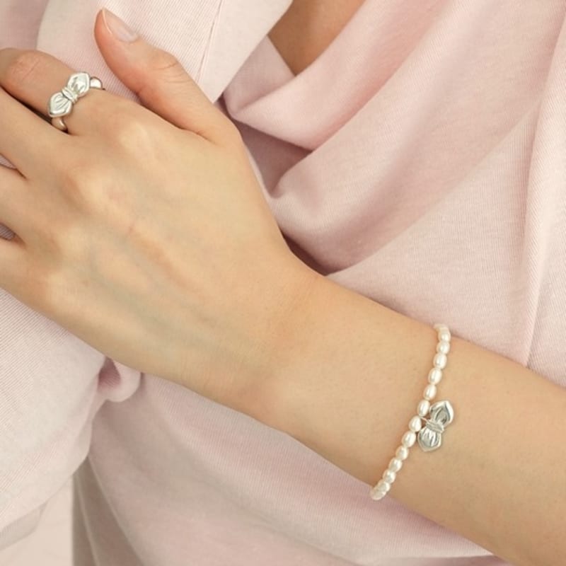 BELLOOGGI Bold ribbon pearl bracelet