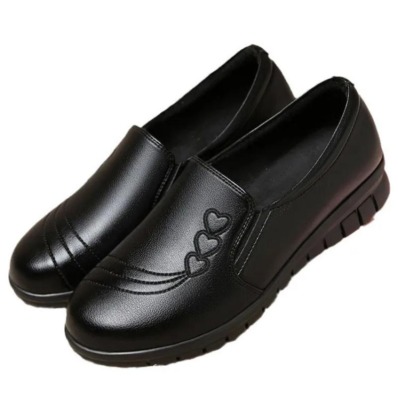 2025Soft Soled Mother Black Single Shoes Leather Non-slip Casual Comfortable Middle-aged Ladies Flat Shoes Ladies Leather Shoes