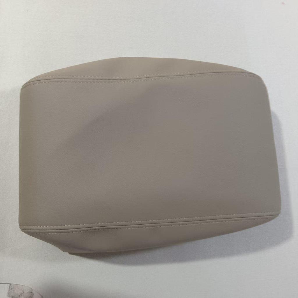 Кожаная накладка на подлокотник центральной консоли Toyota Avalon (2005-2012)