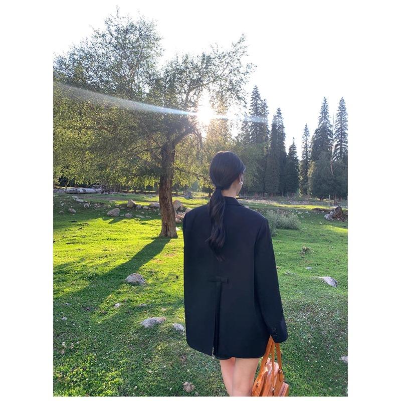 Стильный серый блейзер женский повседневный офисный на весну-осень с дизайном разреза и бантом