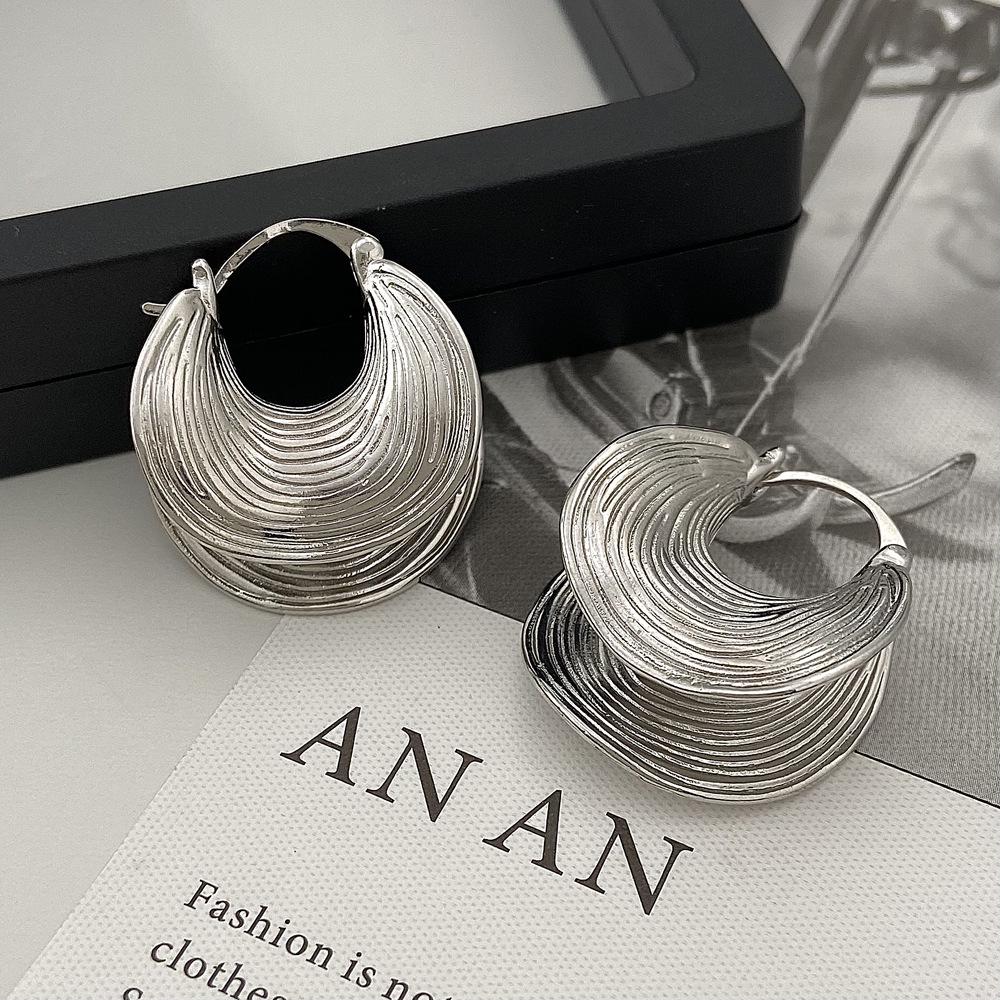 Женские ретро серьги-пусеты в нерегулярную полоску - Преувеличенный европейский и американский уличный стиль высокого класса