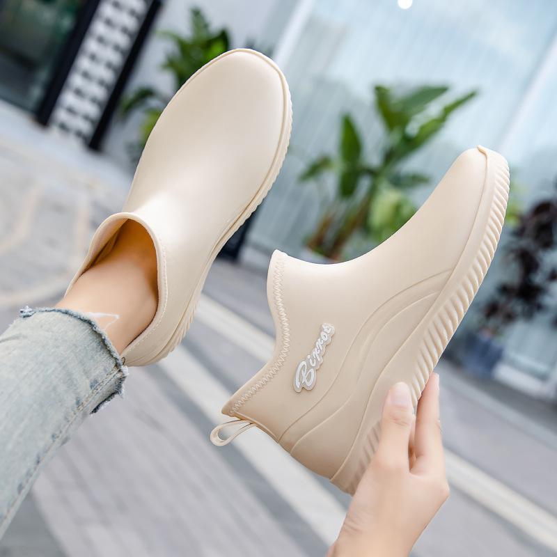 2025 Мужские водонепроницаемые низкие модные резиновые сапоги: Нескользящий и легкий для использования на улице и на кухне