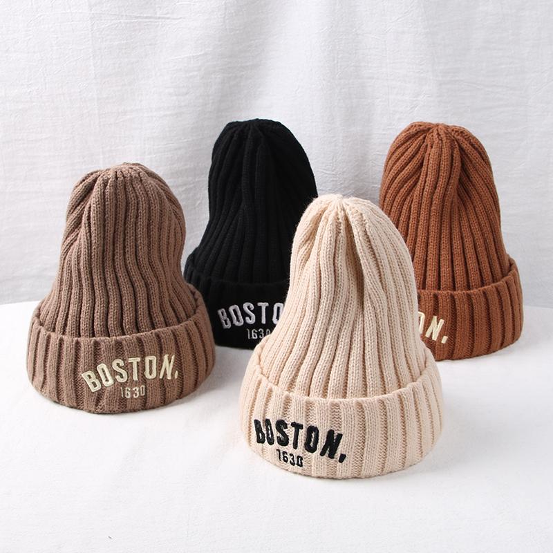 Новая зимняя детская шапка из мягкого хлопка с вышивкой букв для детей 1-6 лет, шапки для мальчиков и девочек, одноцветные теплые вязаные шапочки