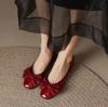 Туфли для женщин 2024 года, толстые каблуки, женская летняя обувь, низкий каблук, элегантный квадратный носок с бантом, красный, скидка, мода 2000 года E