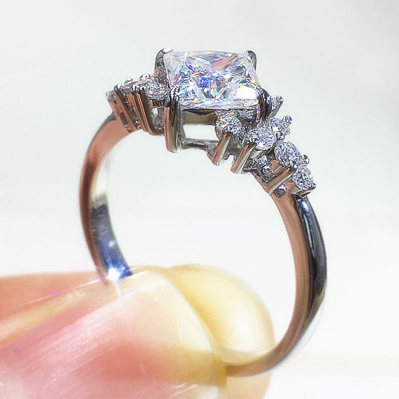 Huitan Fashion Princess Square CZ Finger Ring Женское обручальное кольцо Ювелирные изделия Изящный дизайн Аксессуары для церемонии помолвки
