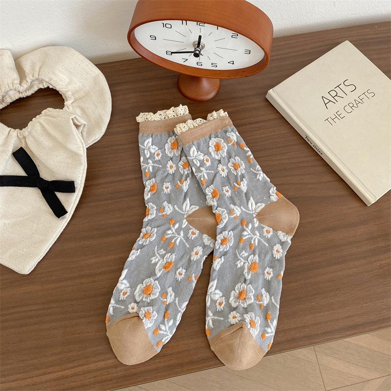 New Autumn and Winter Women Socks Floral Print Vintage Middle Tube Socks Japanese Fashion Harajuku Retro Sweet Girl Ruffle Socks