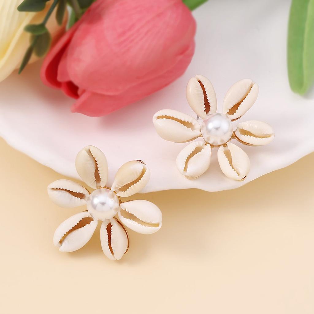 Hot-selling fashion niche beach vacation wind starfish shell personalized stud earrings, zircon simple