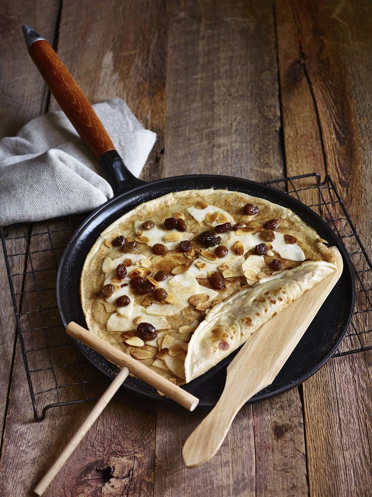 Staub Pan Black Frying Pan IH Compatible Japanese Pan "Crepe 28cm" [Authorized Product] 40509-525