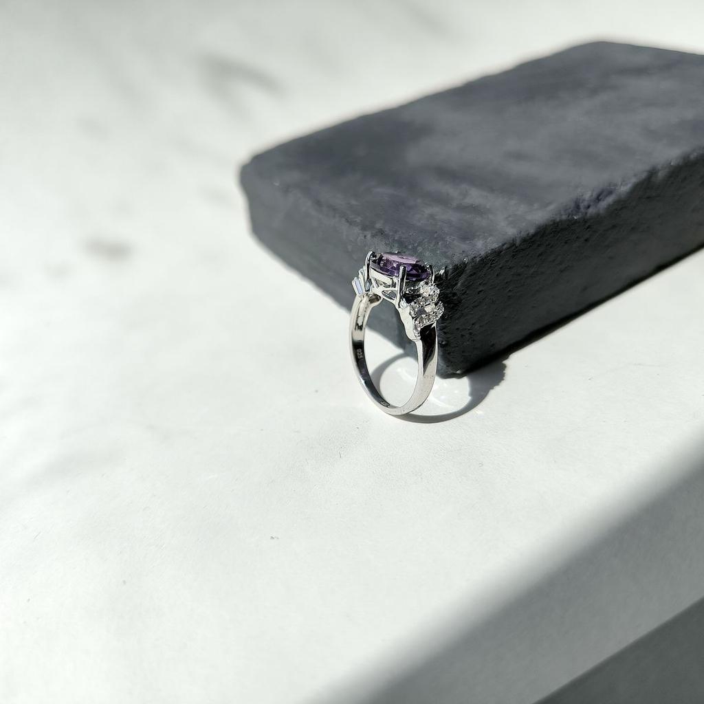Серебряное кольцо с натуральным аметистом 3.593ct, вес изделия 3,05 гр (2163688)