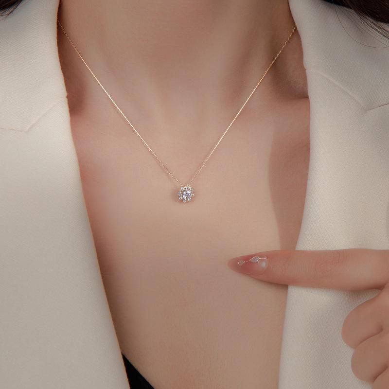 Banyan Tree S925 Silver Snowflake Zircon Pendant Necklace - Elegant Gift for Her.