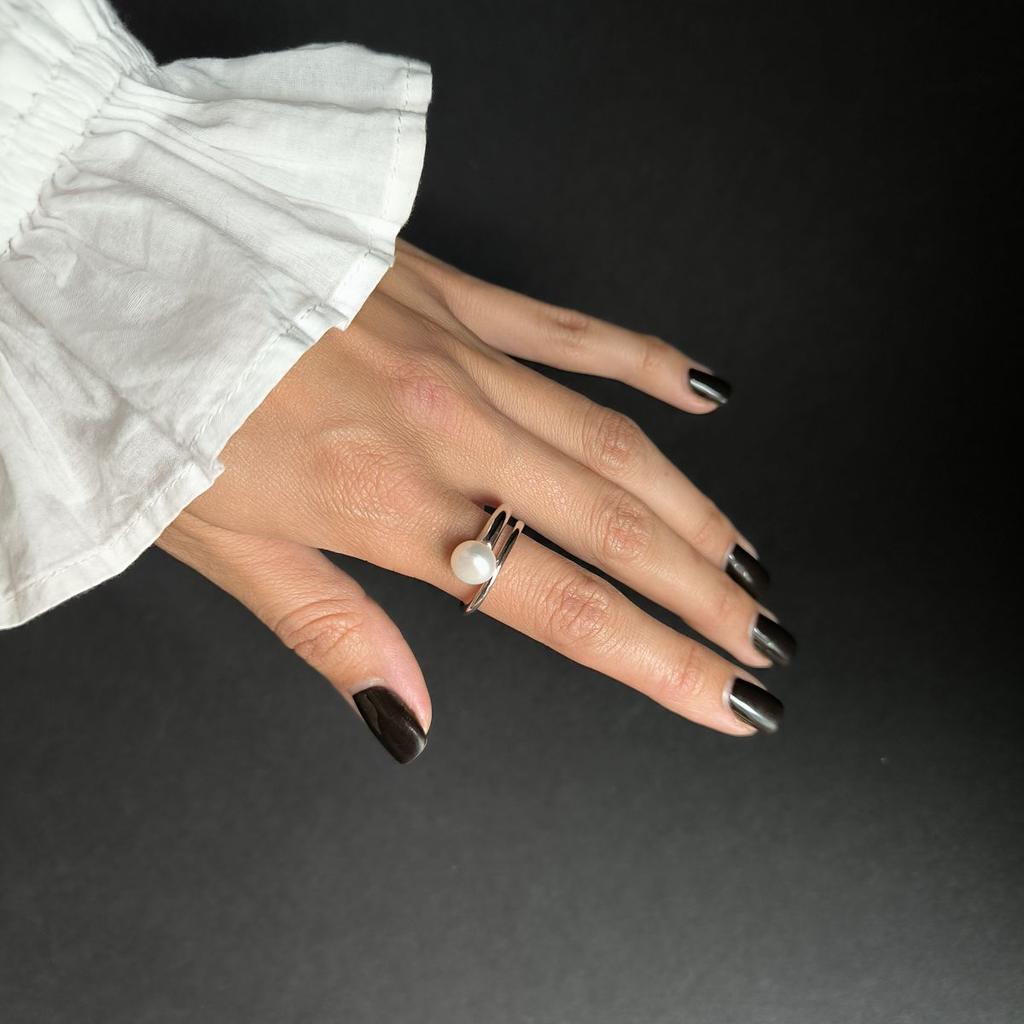 Серебряное кольцо с натуральным жемчугом, вес изделия 5,17 гр (2185024)