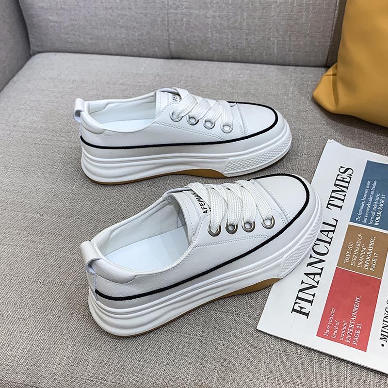 Весна 2024 года, корейская версия маленьких белых туфель, женские высокие повседневные туфли с дышащей вулканизированной обувью для студентов