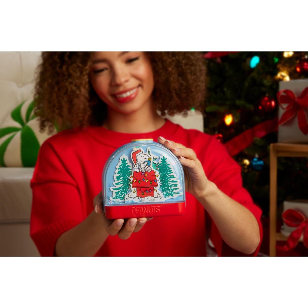 Коллекционная микро-кукла Polly Pocket x Peanuts, 7 тематических, 4 культовых компактных кейса Snoopy, игровой набор, аксессуары, локации и Woodstock.