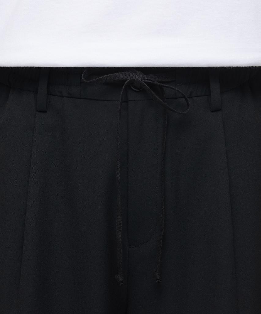 MUSINSA STANDARD Lightweight Wide Drawstring Banded Half Slacks [Black]