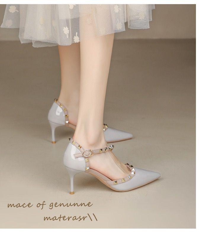 Женские летние 2025 года туфли-лодочки из телесной кожи с шипами, с открытым носком и на шпильке