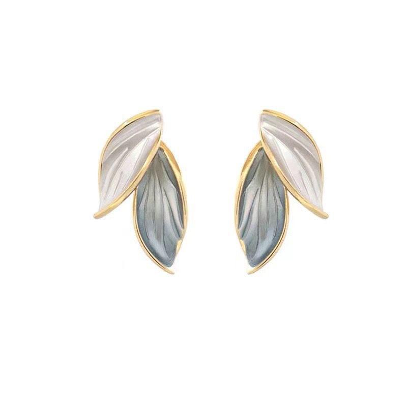 Leaf stud earrings design advanced simple and versatile temperament earrings ins new niche earrings