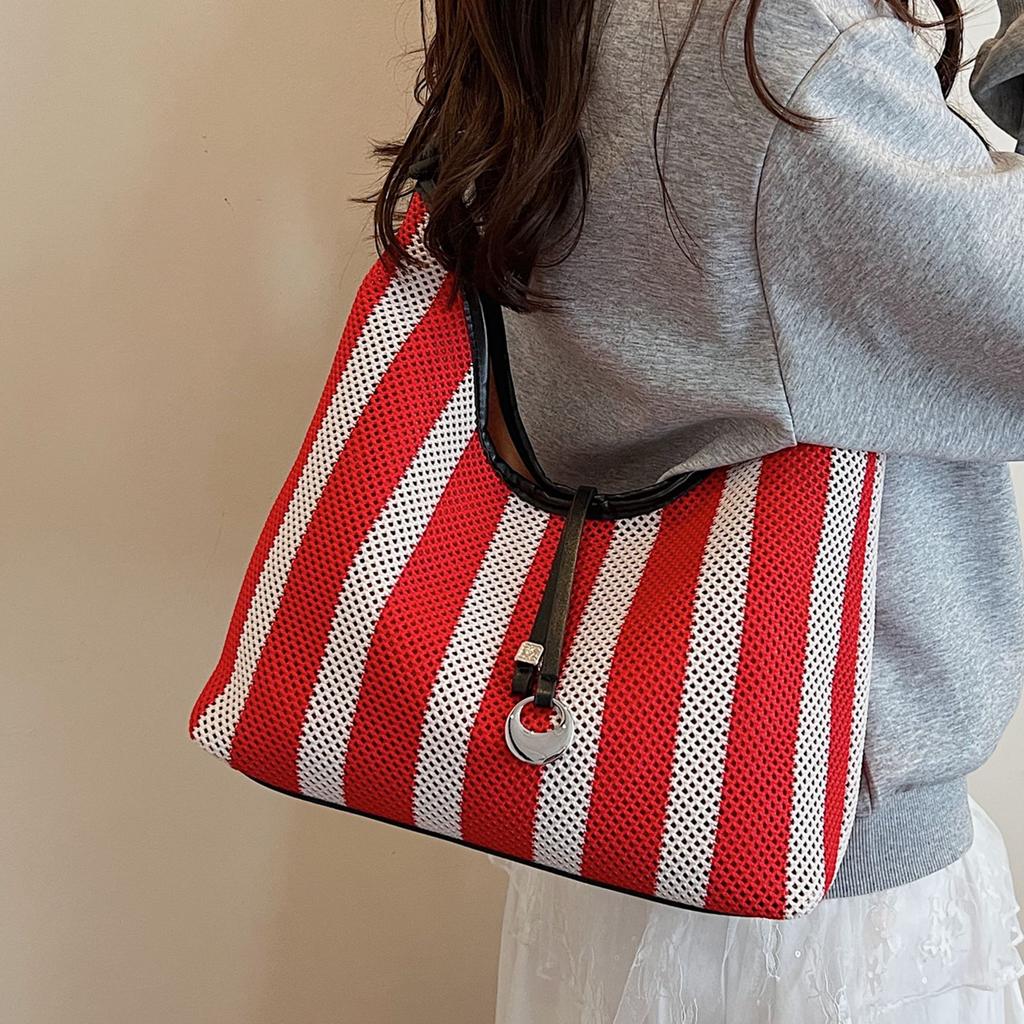 Полосатая плетеная сумка-тоут большого размера под мышкой женская 2025 новая повседневная сумка-тоут большой вместимости для отдыха и отпуска соломенная сумка прилив