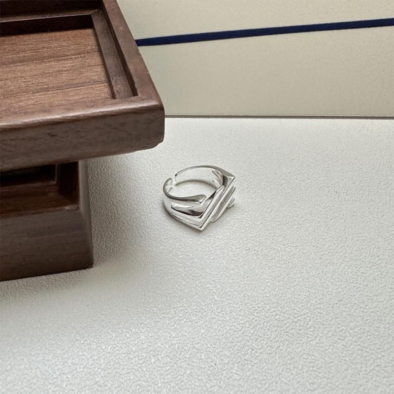 Необычные геометрические кольца Уникальные кольца с квадратными вырезами и наклонной текстурой Регулируемые открытые кольца Украшение для женщин