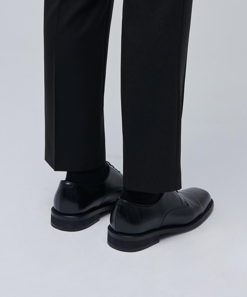 MUSINSA STANDARD Wool Blend Relaxed Tapered Hidden Banding Crop Slacks [Black]