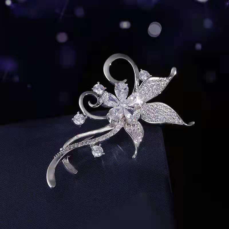 Korean Zircon Flower Brooch: Elegant Copper Inlaid Pin for Coats and Suits