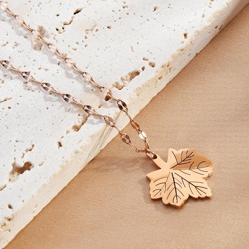 Douyin Same One-Leaf Rich Necklace Rose Gold Maple Tree Collarbone Chain Personalized Niche Accessories