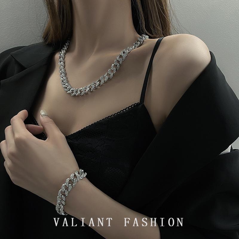 Кубинское ожерелье на ключицу: 2025 Модный европейский и американский хип-хоп легкий роскошный дизайн для женщин и мужчин